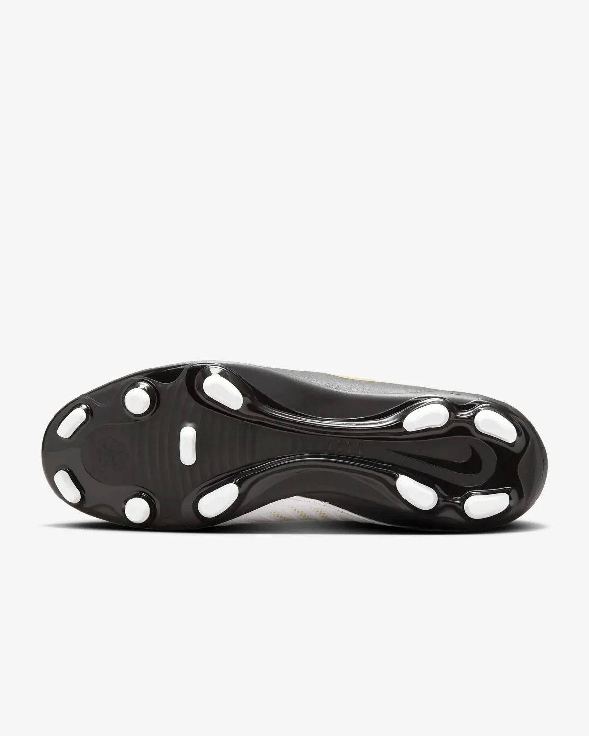 Nike Phantom Luna 2 Club MG High-Top Soccer Cleats - Image 5