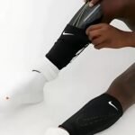 Nike Guard Lock Soccer Guard Sleeves (1 Pair) Black - Image 3