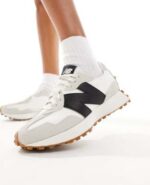 New Balance 327 Trainers White Black Gum Sole Unisex - Image 2