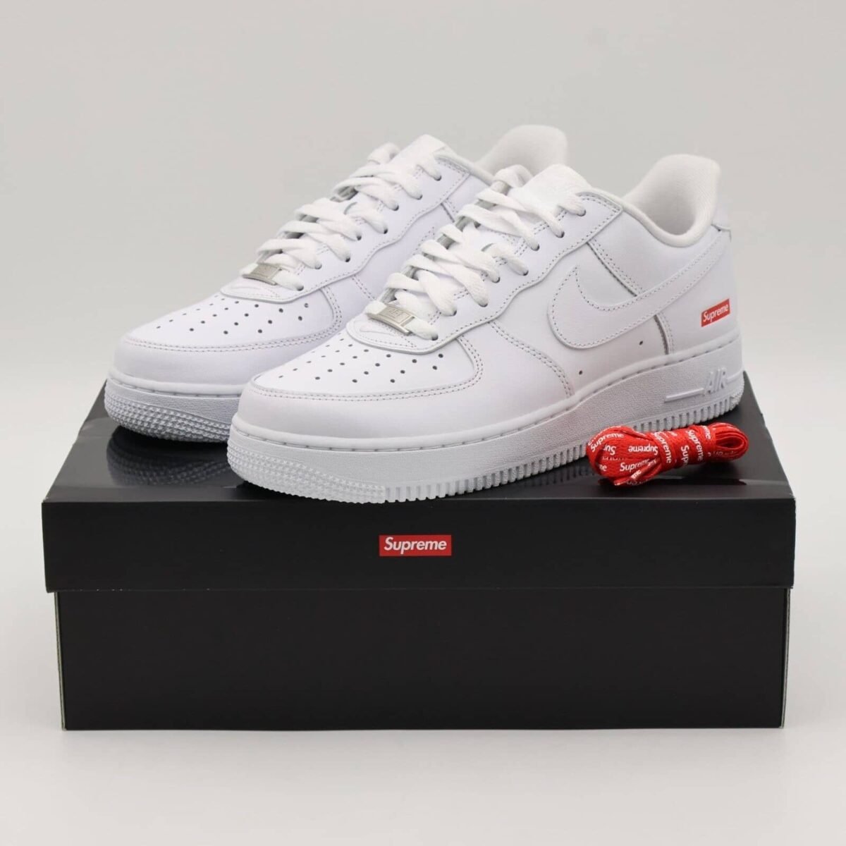 Nike Air Force 1 Low x Supreme White - Image 6