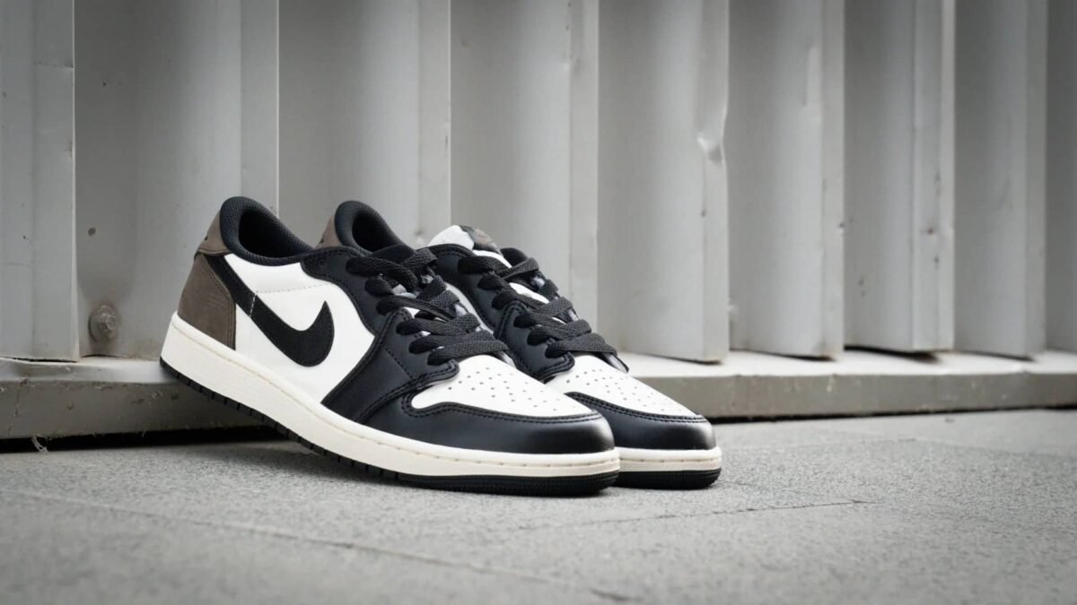 Air Jordan 1 Retro Low OG Mocha - Image 6