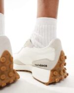 New Balance 327 Trainers White Black Gum Sole Unisex - Image 3