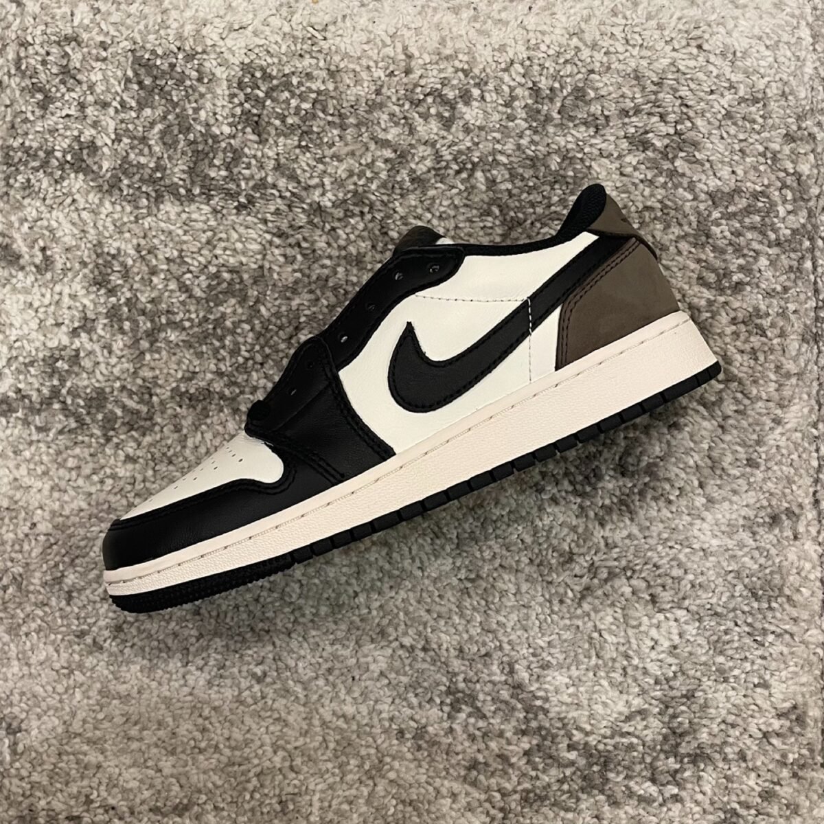Air Jordan 1 Retro Low OG Mocha - Image 9