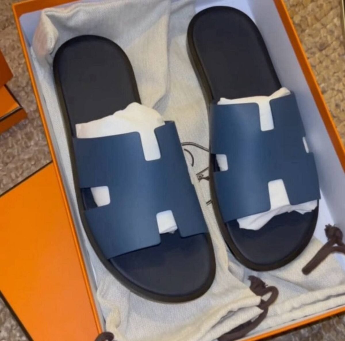 Hermès Izmir Sandal – Noir Smooth Calfskin Leather - Image 6