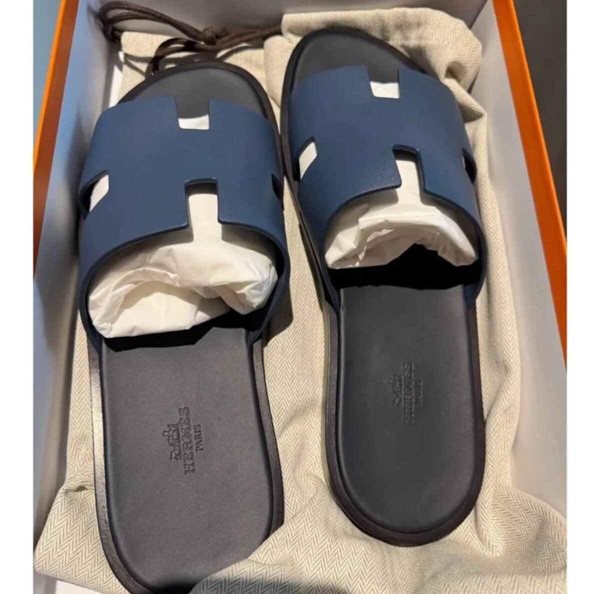 Hermès Izmir Sandal – Noir Smooth Calfskin Leather - Image 4