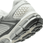 Nike Zoom Vomero 5 Shoes - Image 3