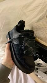 UGG Lowmel Black - Image 2