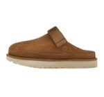 UGG Goldenstar Clog in Chestnut