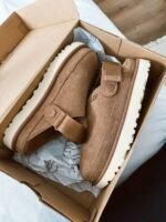 UGG Goldenstar Clog in Chestnut - Image 2